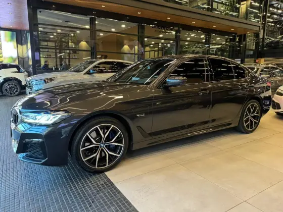 BMW 530e 2.0 16V TWINPOWER HÍBRIDO M SPORT AUTOMÁTICO BMW 530e 2.0 16V TWINPOWER HÍBRIDO M SPORT AUTOMÁTICO