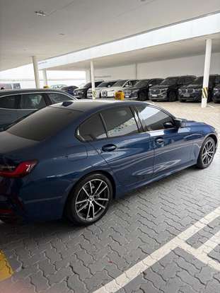 BMW-320i-2023