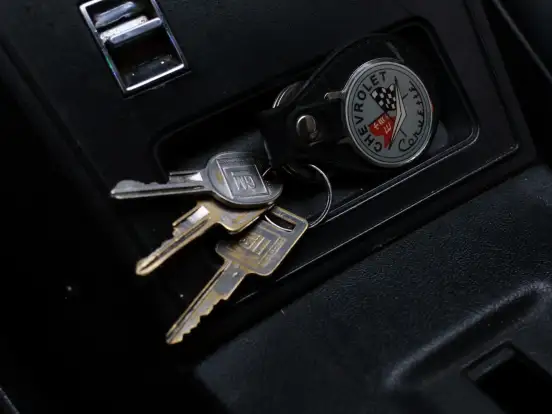 CHEVROLET-CORVETTE-5.7 V8 GASOLINA STINGRAY TARGA AUTOMÁTICO CHEVROLET-CORVETTE-1977