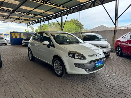 FIAT PUNTO 1.6 ESSENCE 16V FLEX 4P AUTOMATIZADO FIAT PUNTO 1.6 ESSENCE 16V FLEX 4P AUTOMATIZADO