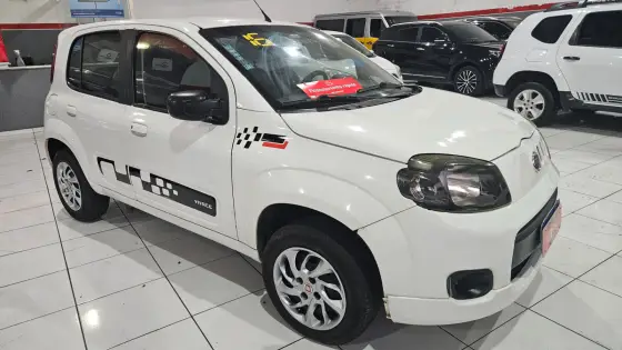FIAT UNO 1.0 EVO VIVACE 8V FLEX 4P MANUAL FIAT UNO 1.0 EVO VIVACE 8V FLEX 4P MANUAL