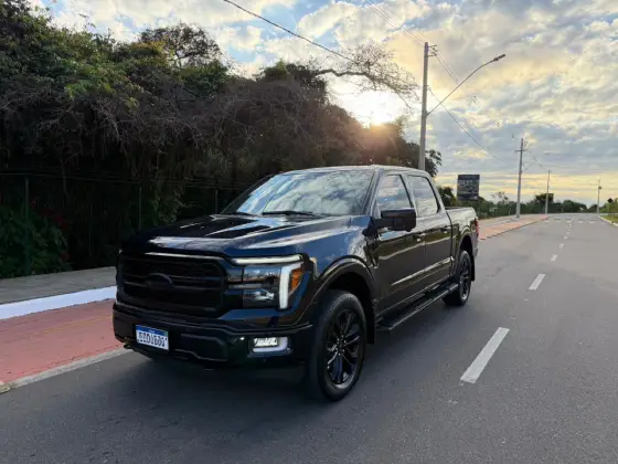 FORD F-150 5.0 V8 GASOLINA CD LARIAT BLACK FX4 AUTOMÁTICO