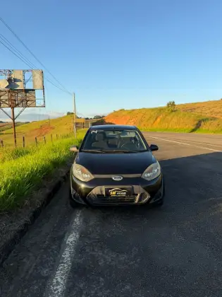 FORD FIESTA 1.0 ROCAM HATCH 8V FLEX 4P MANUAL FORD FIESTA 1.0 ROCAM HATCH 8V FLEX 4P MANUAL