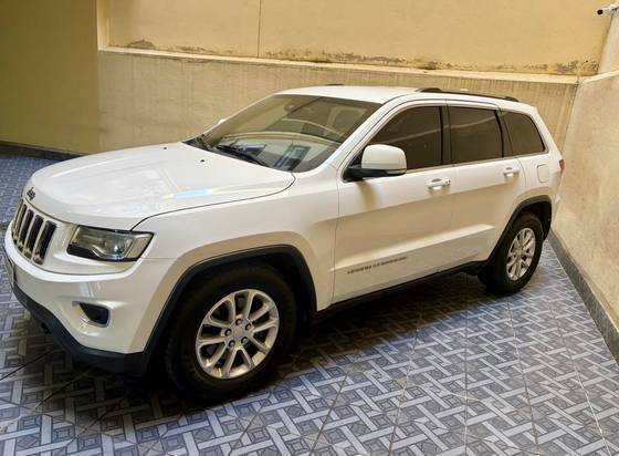JEEP GRAND CHEROKEE 3.6 LAREDO 4X4 V6 24V GASOLINA 4P AUTOMÁTICO