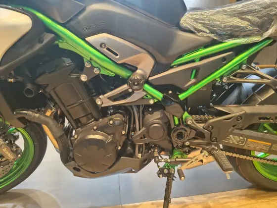 KAWASAKI Z900 R EDITION 