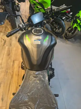 KAWASAKI-Z900 R EDITION-2025