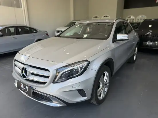 MERCEDES-BENZ-GLA 200-2017