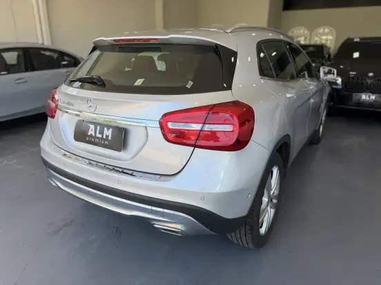 MERCEDES-BENZ-GLA 200-2017