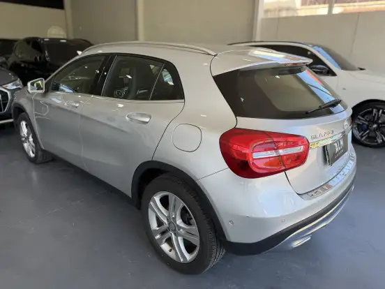 MERCEDES-BENZ-GLA 200-1.6 CGI ADVANCE 16V TURBO FLEX 4P AUTOMÁTICO MERCEDES-BENZ-GLA 200-2017