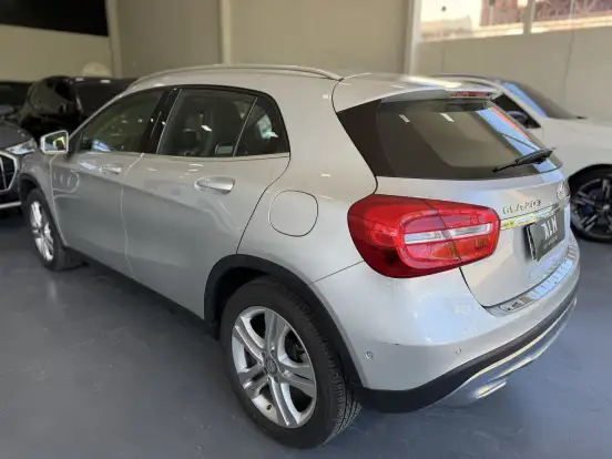 MERCEDES-BENZ-GLA 200-2017