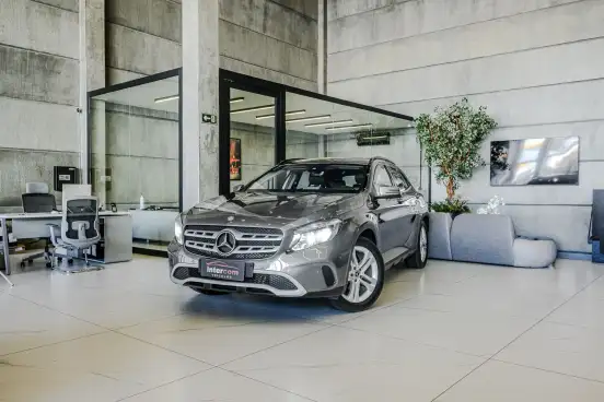 MERCEDES-BENZ-GLA 200-2017