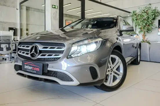 MERCEDES-BENZ-GLA 200-2017