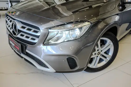 MERCEDES-BENZ-GLA 200-2017