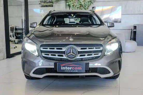 MERCEDES-BENZ-GLA 200-2017
