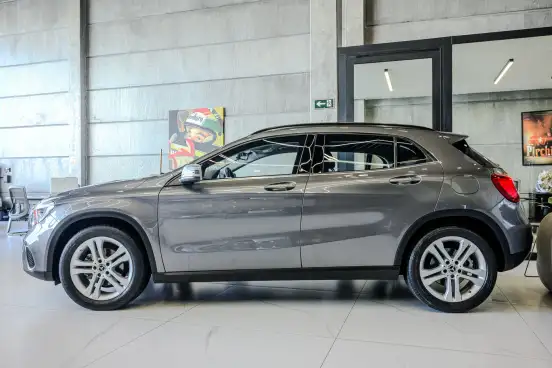 MERCEDES-BENZ-GLA 200-2017