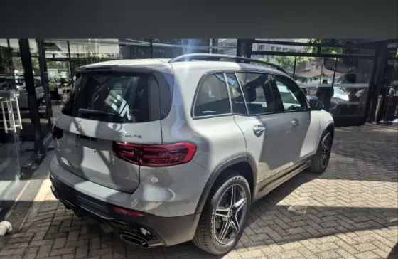 MERCEDES-BENZ GLB 220 2.0 MHEV NIGHT EDITION 4MATIC 8G-DCT MERCEDES-BENZ GLB 220 2.0 MHEV NIGHT EDITION 4MATIC 8G-DCT