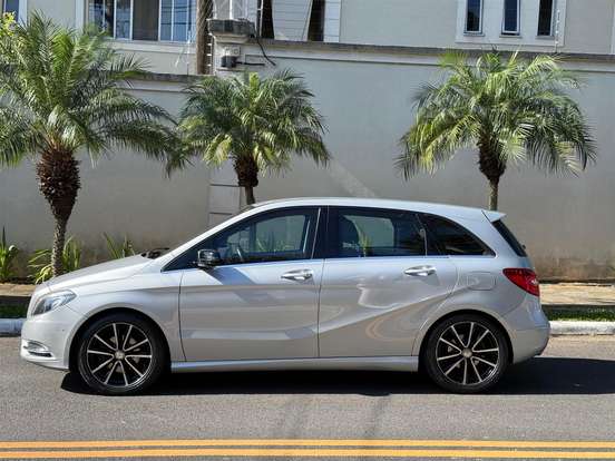 MERCEDES-BENZ-B 200-2013