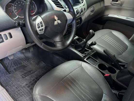 MITSUBISHI-L200 SAVANA-3.2 4X4 16V TURBO INTERCOOLER DIESEL 4P MANUAL MITSUBISHI-L200 SAVANA-2014