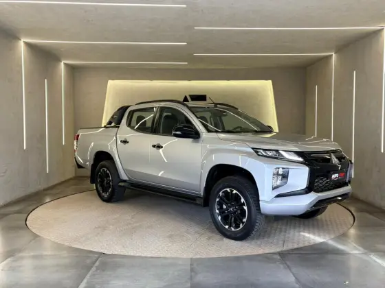 MITSUBISHI L200 TRITON 2.4 16V TURBO DIESEL SPORT HPE CD 4P 4X4 AUTOMÁTICO