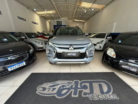 MITSUBISHI L200 TRITON 2.4 16V TURBO DIESEL SPORT HPE-S CD 4P 4X4 AUTOMÁTICO