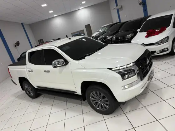 MITSUBISHI TRITON 2.4 BITURBO DIESEL CD HPE-S 4X4 AUTOMÁTICO