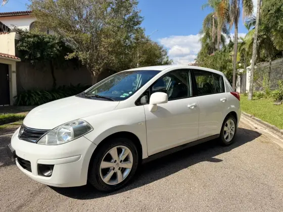 NISSAN TIIDA 1.8 SL 16V FLEX 4P MANUAL NISSAN TIIDA 1.8 SL 16V FLEX 4P MANUAL