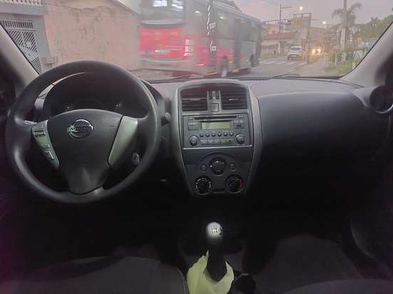 NISSAN-VERSA-2016