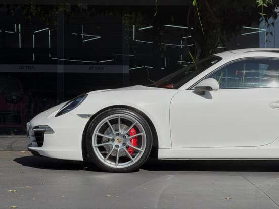 PORSCHE-911-2012