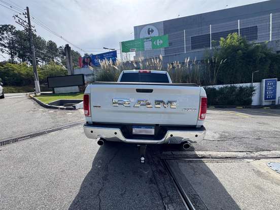 RAM-1500-5.7 V8 GASOLINA LIMITED CD 4X4 AUTOMÁTICO RAM-1500-2023