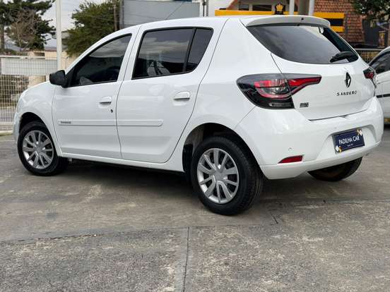 RENAULT-SANDERO-2022