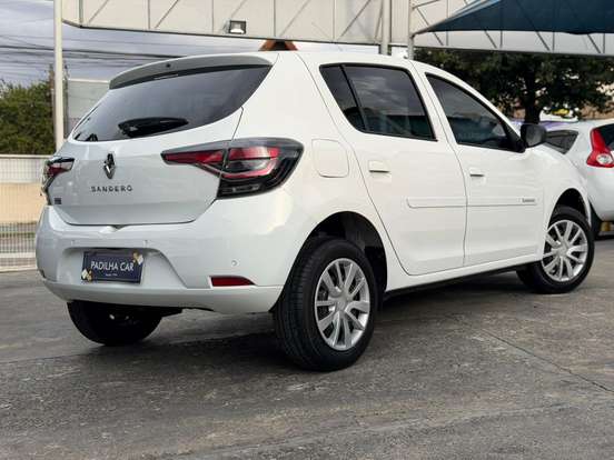RENAULT-SANDERO-2022