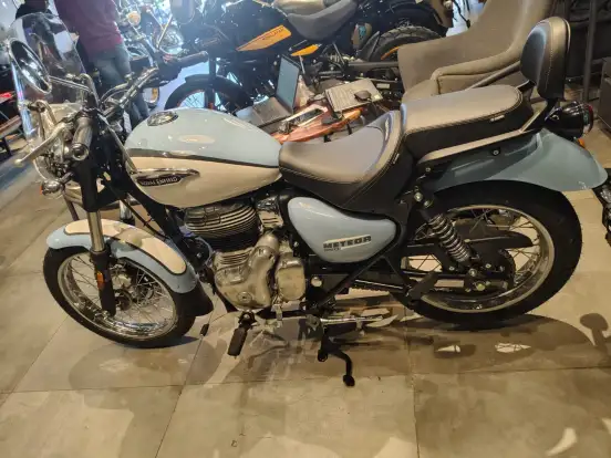 ROYAL ENFIELD-METEOR 350 AURORA-2026