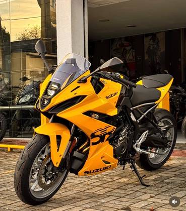 SUZUKI GSX-8R 