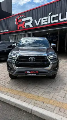 TOYOTA HILUX 2.8 D-4D TURBO DIESEL CD GR-S 4X4 AUTOMÁTICO