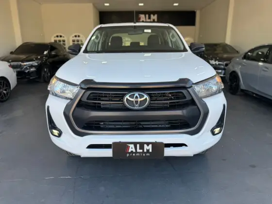 TOYOTA HILUX 2.8 D-4D TURBO DIESEL CD SR 4X4 AUTOMÁTICO TOYOTA HILUX 2.8 D-4D TURBO DIESEL CD SR 4X4 AUTOMÁTICO