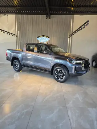 TOYOTA HILUX 2.8 D-4D TURBO DIESEL CD SRV 4X4 AUTOMÁTICO TOYOTA HILUX 2.8 D-4D TURBO DIESEL CD SRV 4X4 AUTOMÁTICO