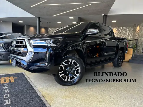 TOYOTA HILUX 2.8 D-4D TURBO DIESEL CD SRX 4X4 AUTOMÁTICO TOYOTA HILUX 2.8 D-4D TURBO DIESEL CD SRX 4X4 AUTOMÁTICO