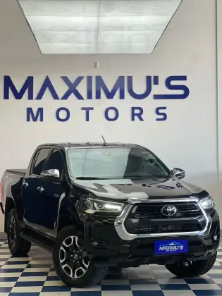 TOYOTA HILUX 2.8 D-4D TURBO DIESEL CD SRX 4X4 AUTOMÁTICO