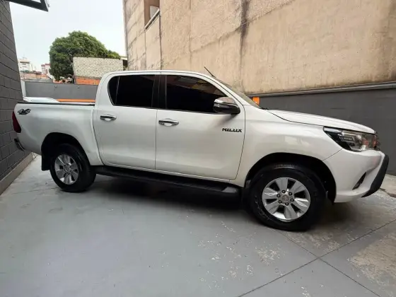 TOYOTA HILUX 2.8 SRV 4X4 CD 16V DIESEL 4P AUTOMÁTICO