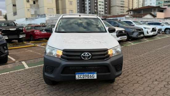 TOYOTA-HILUX-2023