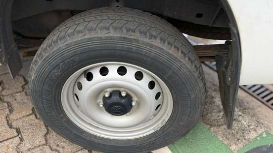TOYOTA-HILUX-2.8 D-4D TURBO DIESEL CHASSI 4X4 MANUAL TOYOTA-HILUX-2023