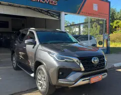 TOYOTA HILUX SW4 2.8 D-4D TURBO DIESEL SRX 4X4 AUTOMÁTICO TOYOTA HILUX SW4 2.8 D-4D TURBO DIESEL SRX 4X4 AUTOMÁTICO