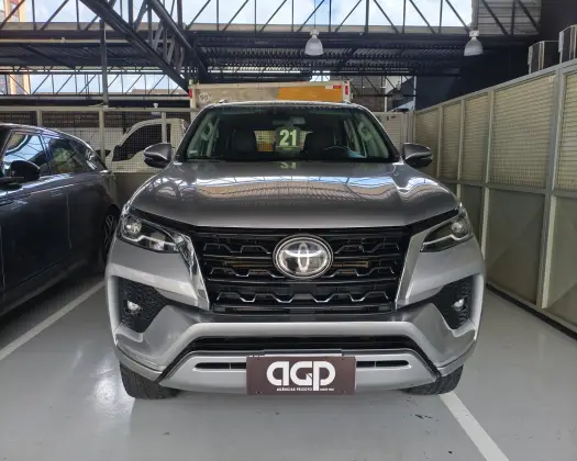 TOYOTA HILUX SW4 2.8 D-4D TURBO DIESEL SRX 7L 4X4 AUTOMÁTICO