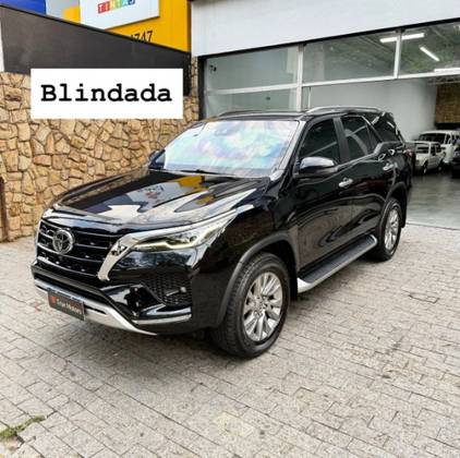 TOYOTA HILUX SW4 2.8 D-4D TURBO DIESEL SRX 7L 4X4 AUTOMÁTICO