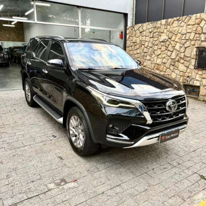 TOYOTA-HILUX SW4-2023