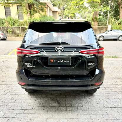 TOYOTA-HILUX SW4-2023