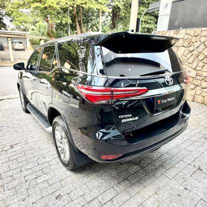 TOYOTA-HILUX SW4-2023