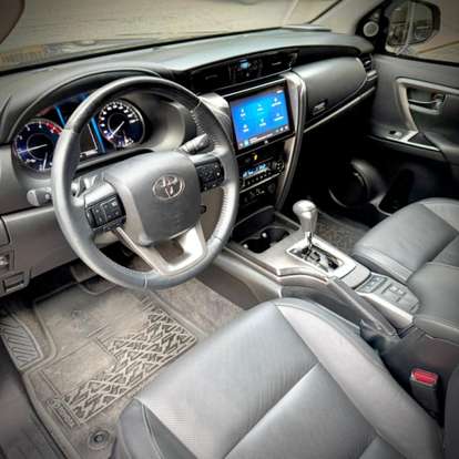 TOYOTA-HILUX SW4-2023