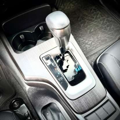 TOYOTA-HILUX SW4-2023