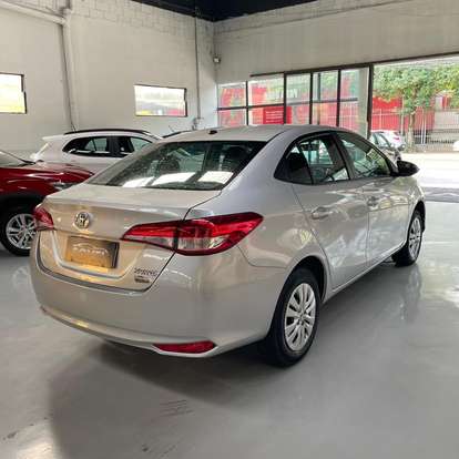 TOYOTA-YARIS-2024